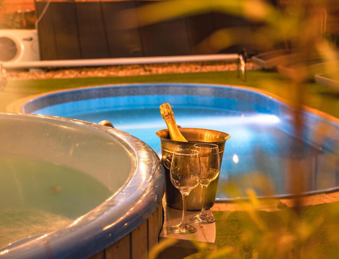Domek Inosasino Z Basenem I Sauna Екстер'єр фото